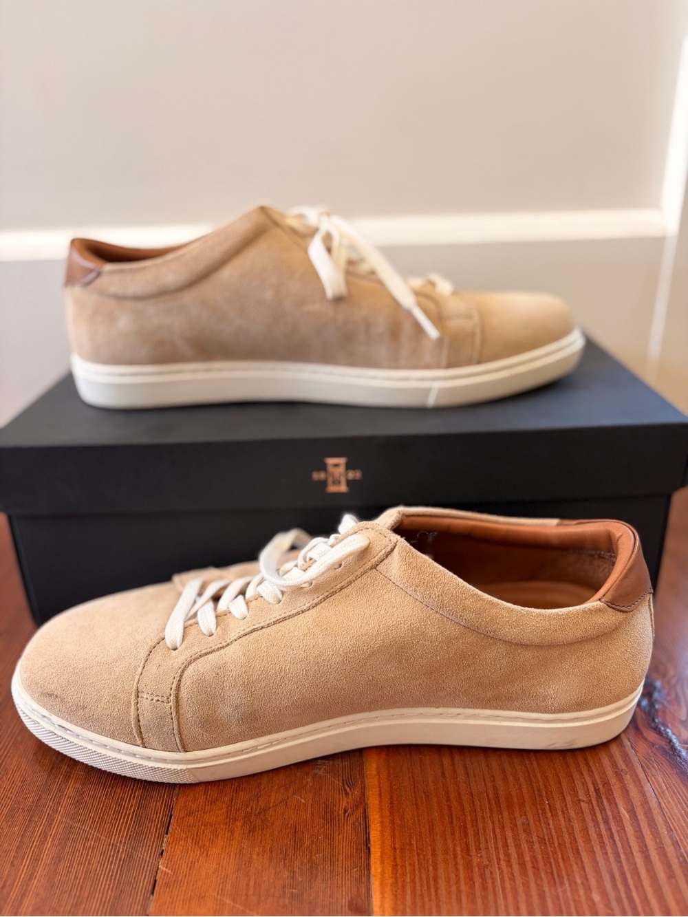 Men's Suede Allen Edmonds Courtside lace up Sneakers - Beige size 9.5 3E